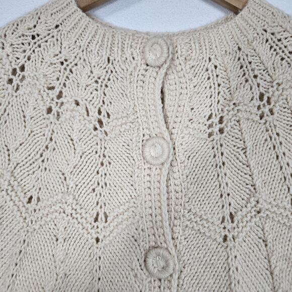 VTG Hand Knitted Cape Poncho Beige Button Front Grandmacore Boho Handmade - Picture 3 of 15